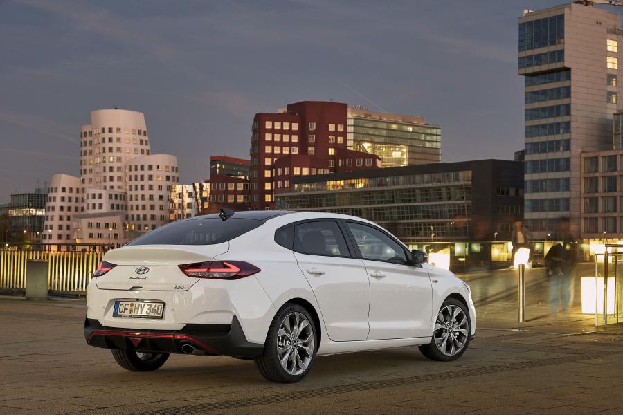  Hyundai i30 Fastback N Line 2018 года  (WW) (фото 9 из 35)